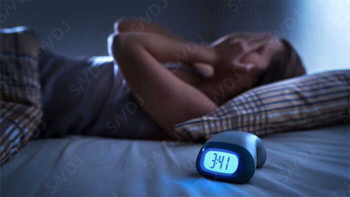 アスリートの睡眠不足がスポーツ脳震盪リスクや神経認知機能低下と有意に関連