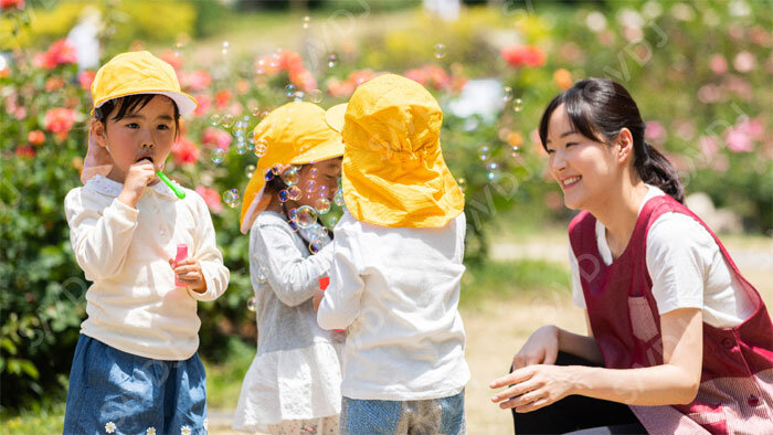 幼児期の「屋外で過ごす時間」や「スポーツクラブなどへの参加」が３年後の運動能力に関連